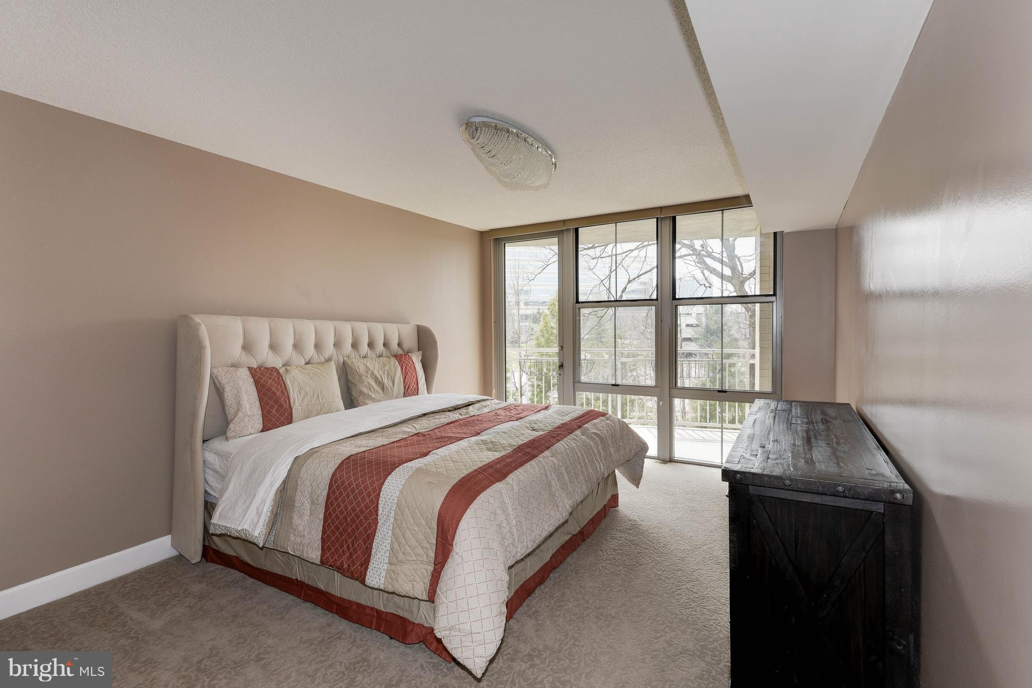 CARLTON HOUSE - Residential