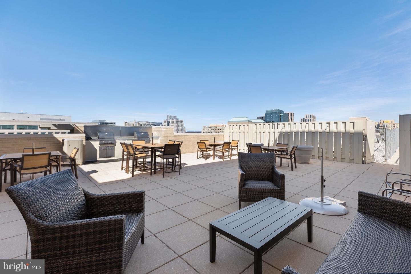 CARLTON HOUSE - Residential