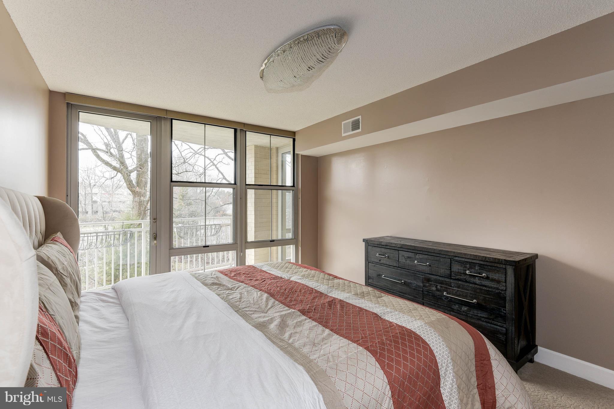 CARLTON HOUSE - Residential