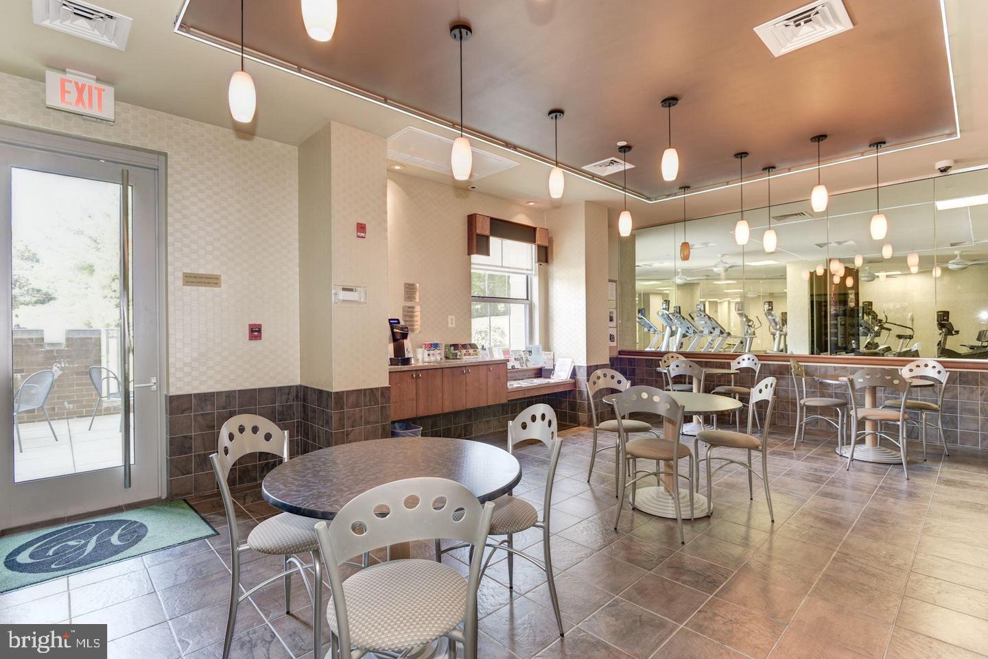 CARLTON HOUSE - Residential