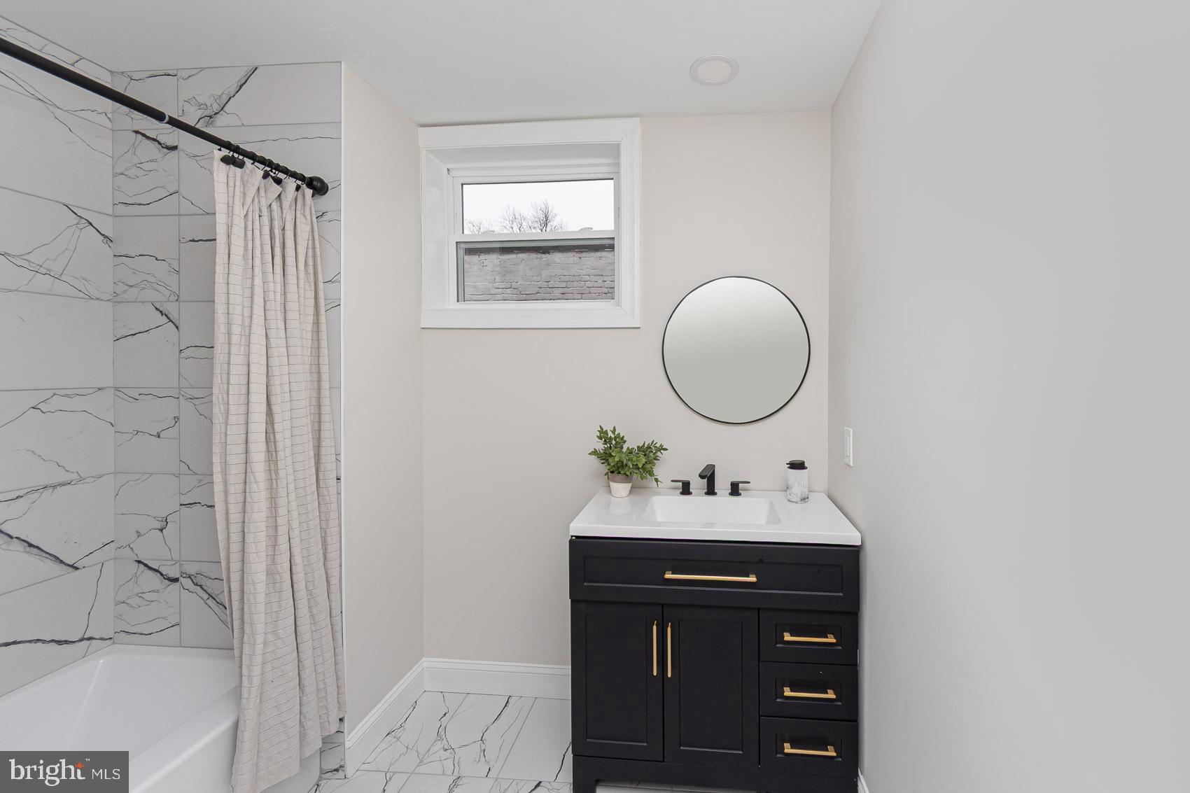 WINDSOR HILLS - Residential