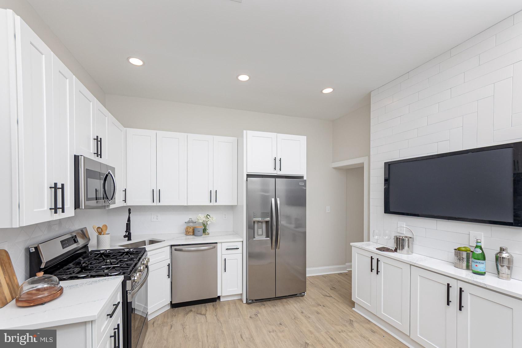 WINDSOR HILLS - Residential