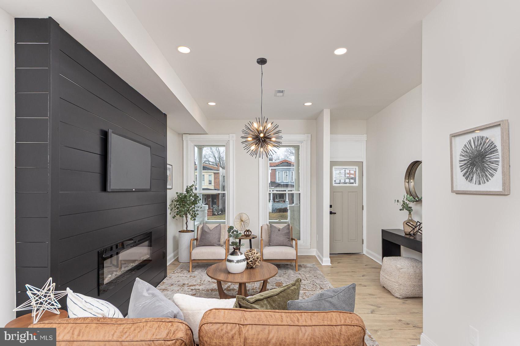 WINDSOR HILLS - Residential