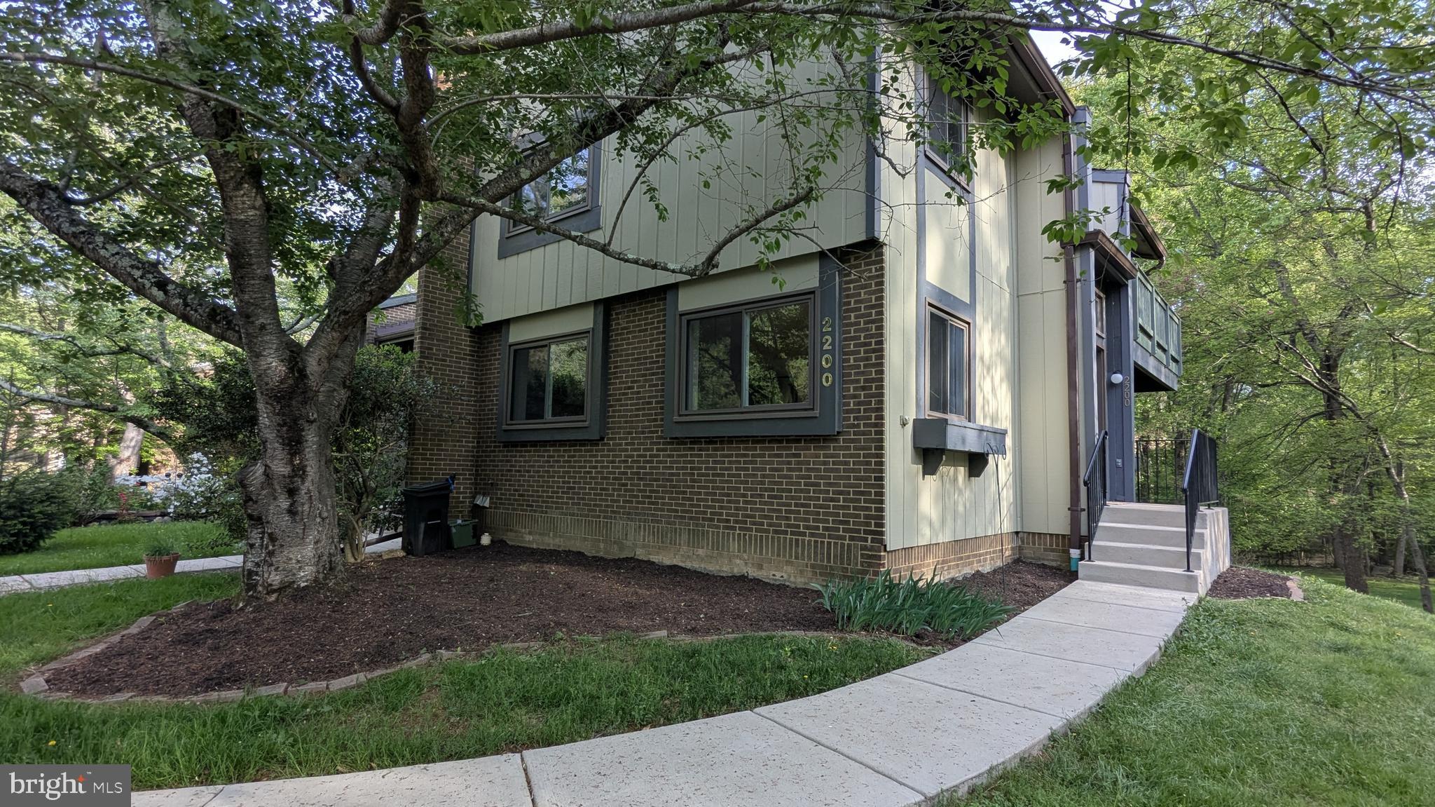 2200 GLENCOURSE LANE