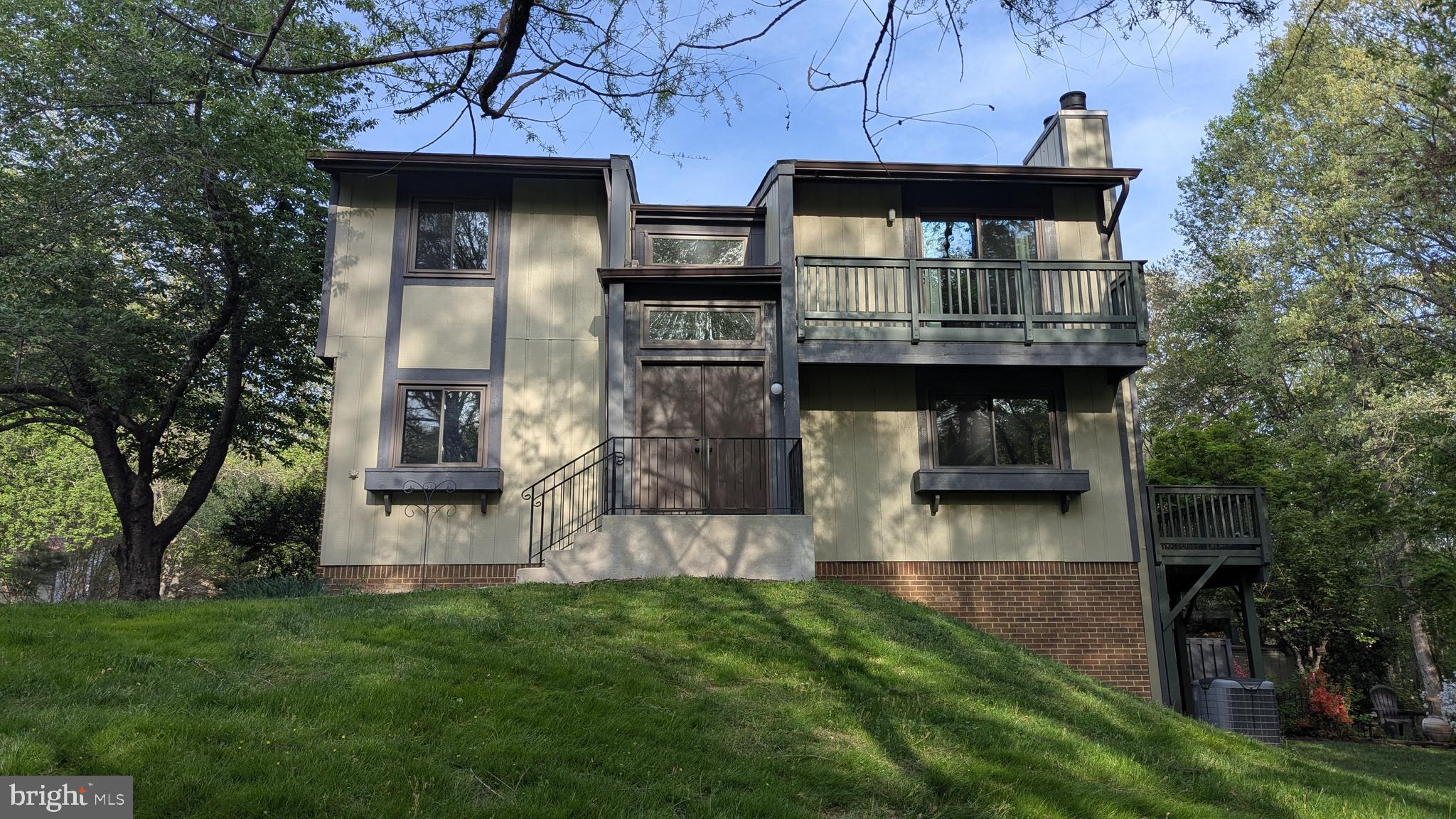 2200 GLENCOURSE LANE