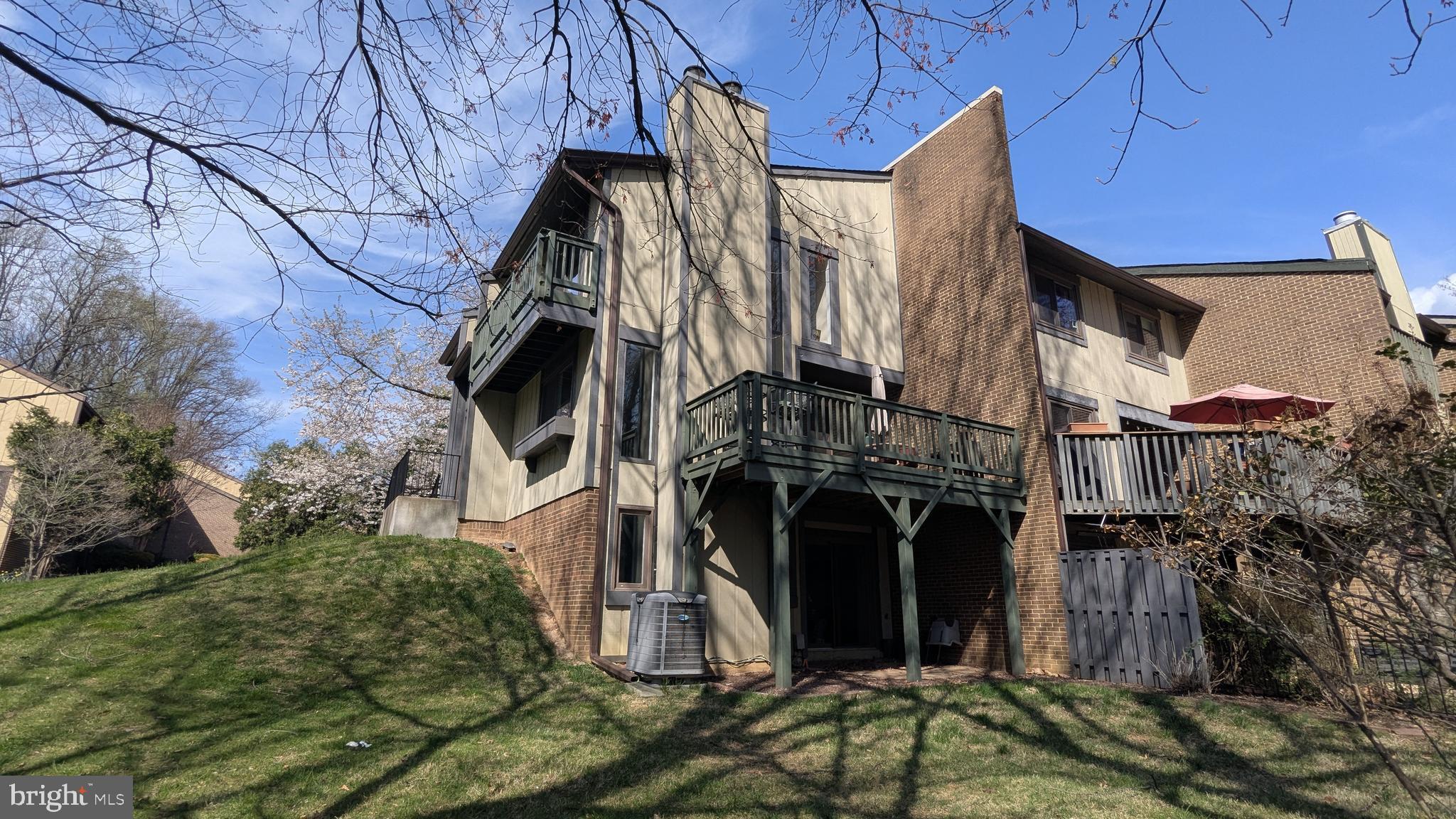 2200 GLENCOURSE LANE