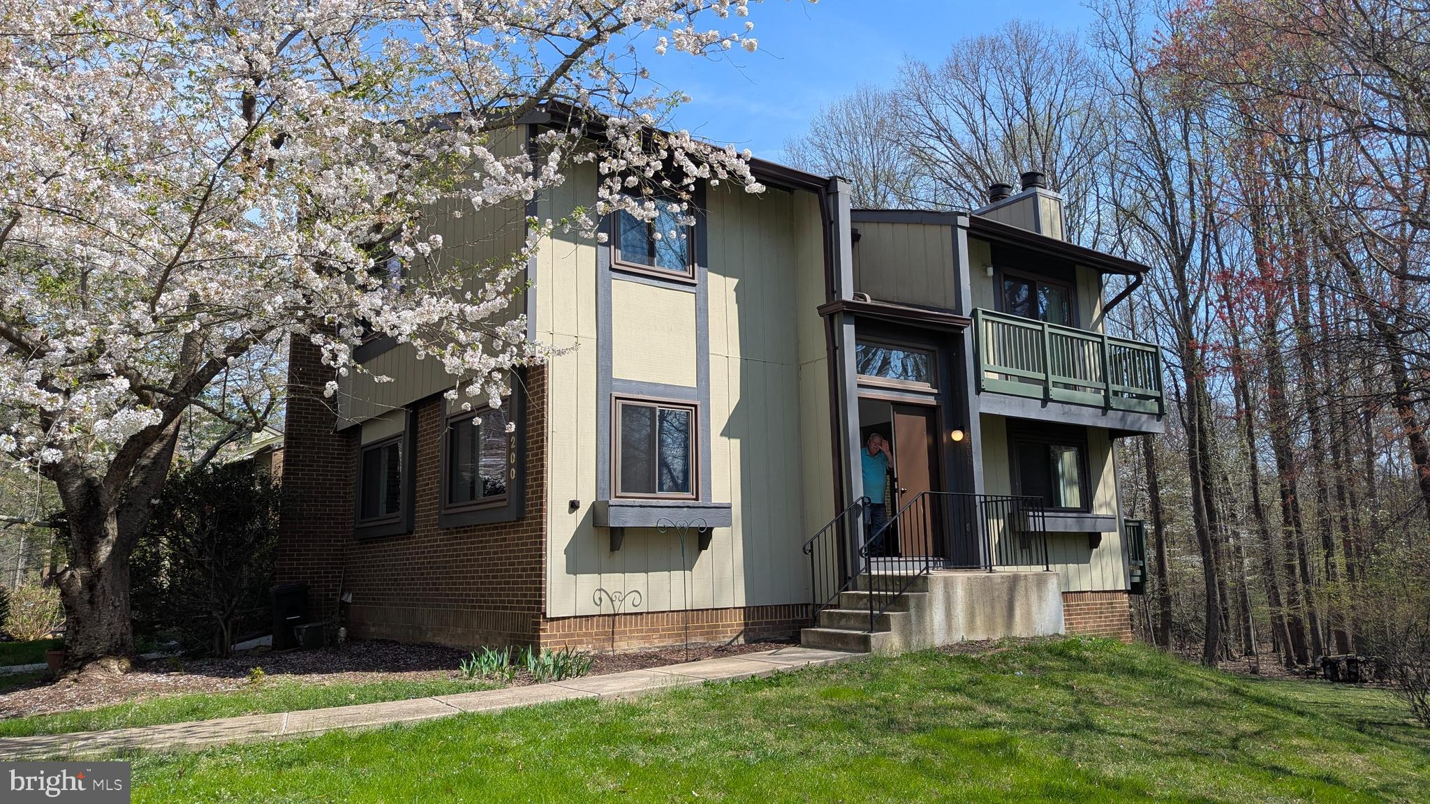 2200 GLENCOURSE LANE