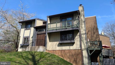 Photo of 2200 Glencourse Lane, RESTON, VA 20191 (MLS # VAFX2303548)