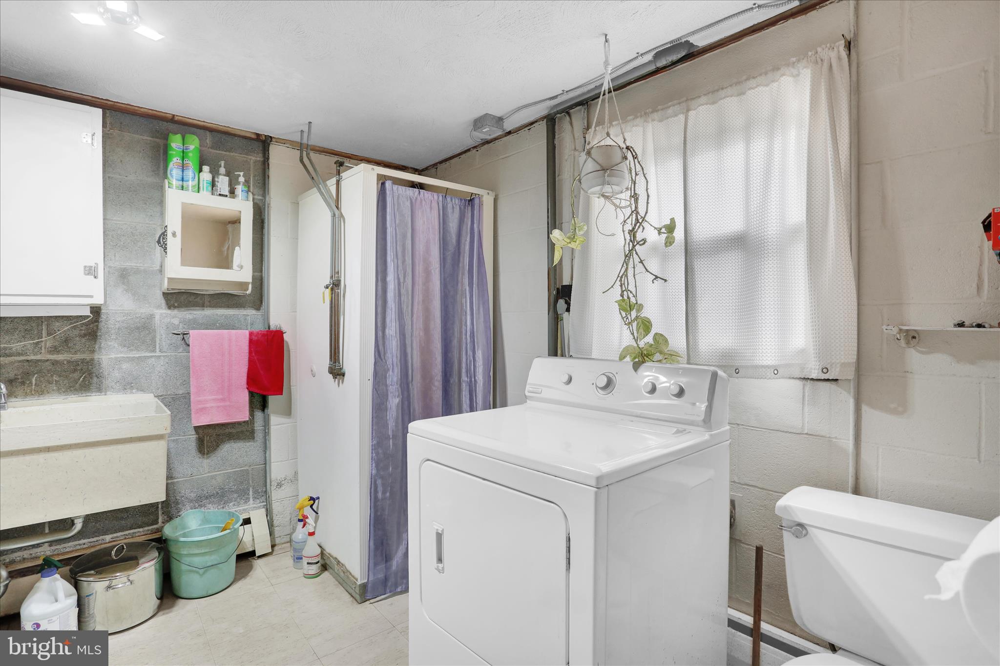 CRESTWOOD - Residential