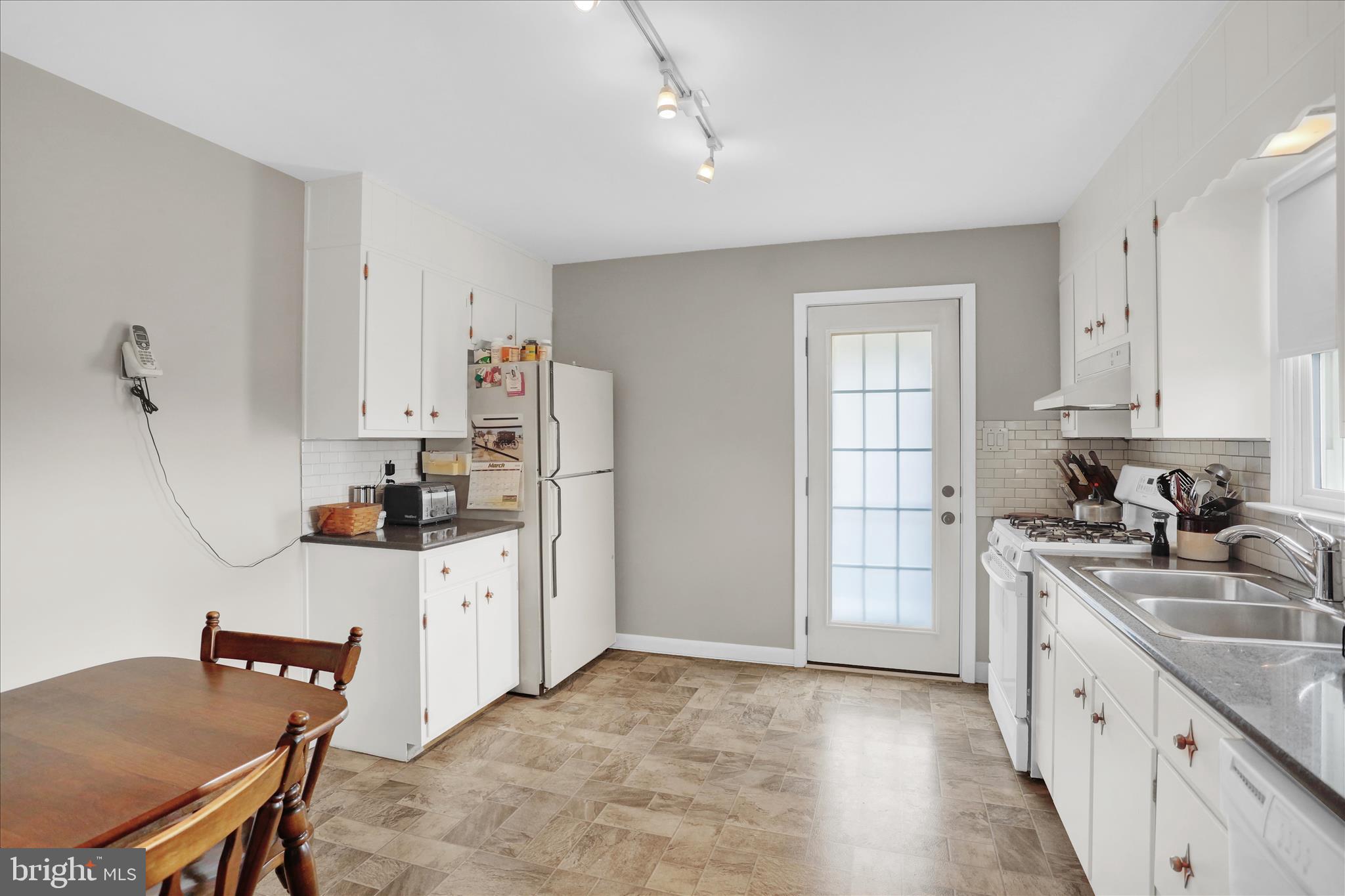 CRESTWOOD - Residential