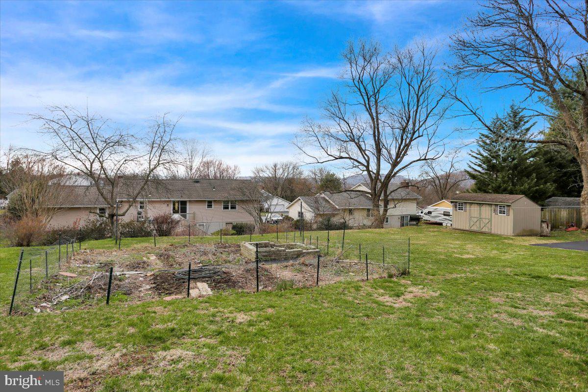 CRESTWOOD - Residential