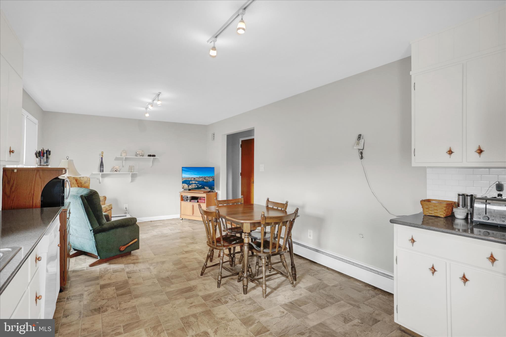 CRESTWOOD - Residential