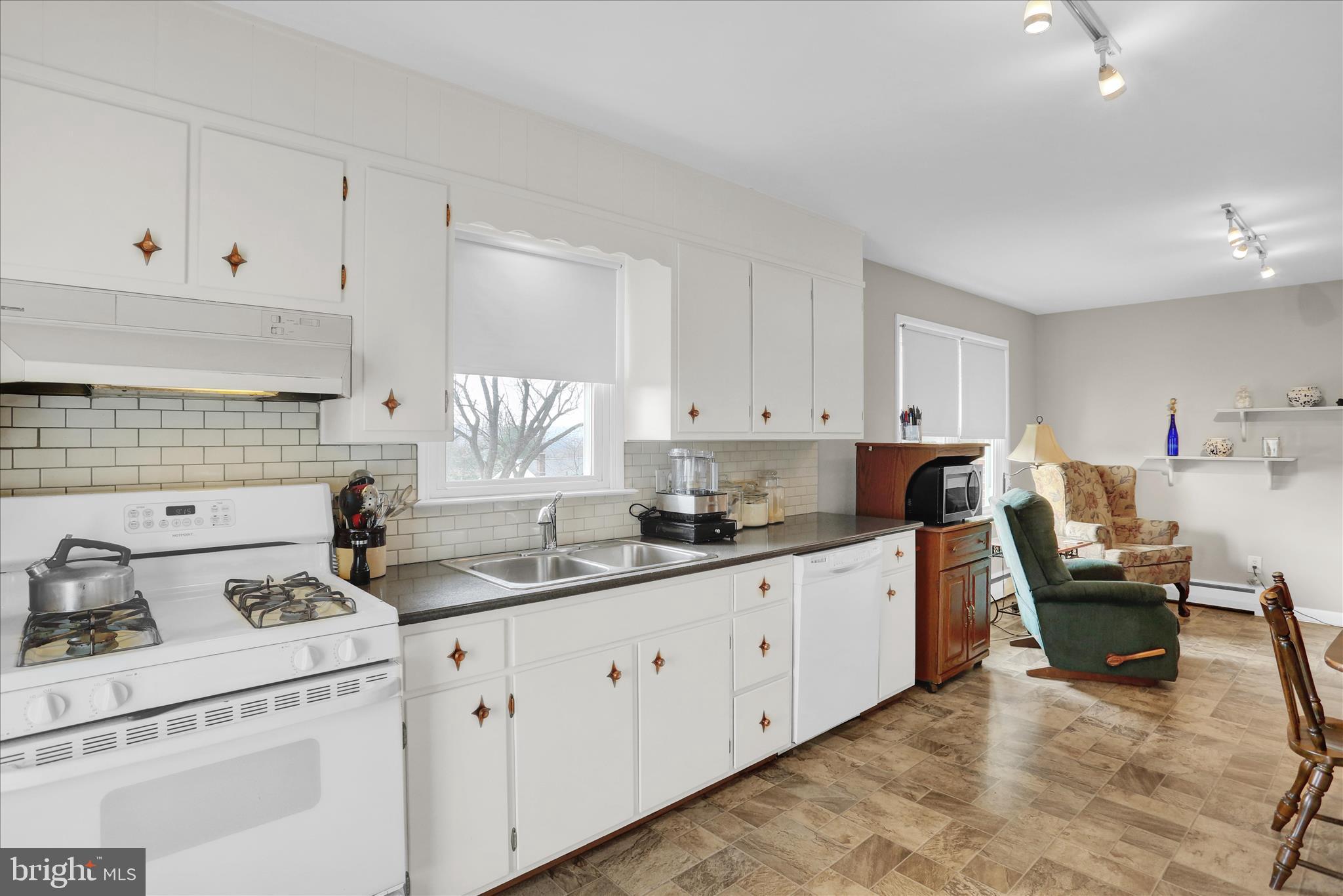 CRESTWOOD - Residential