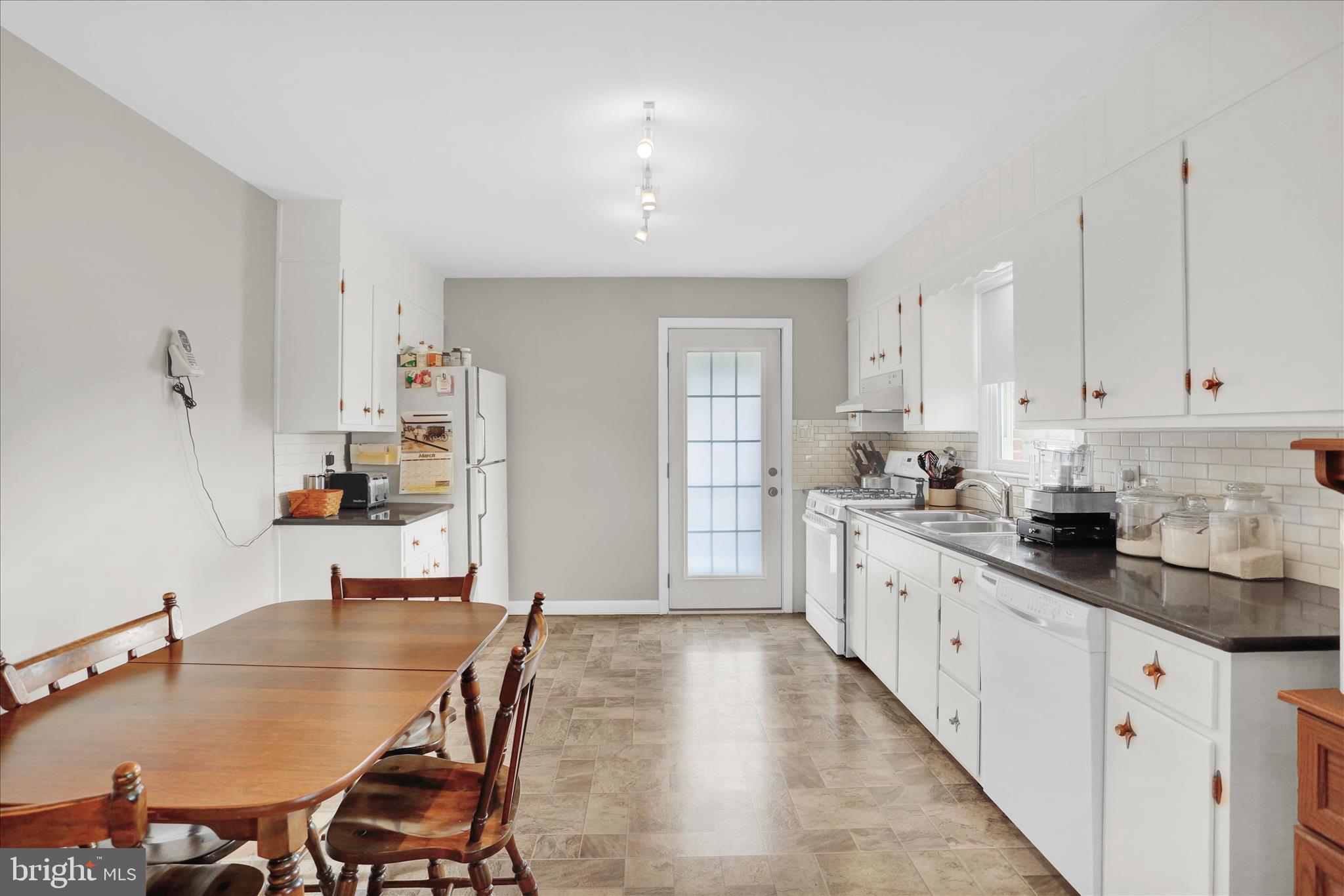 CRESTWOOD - Residential