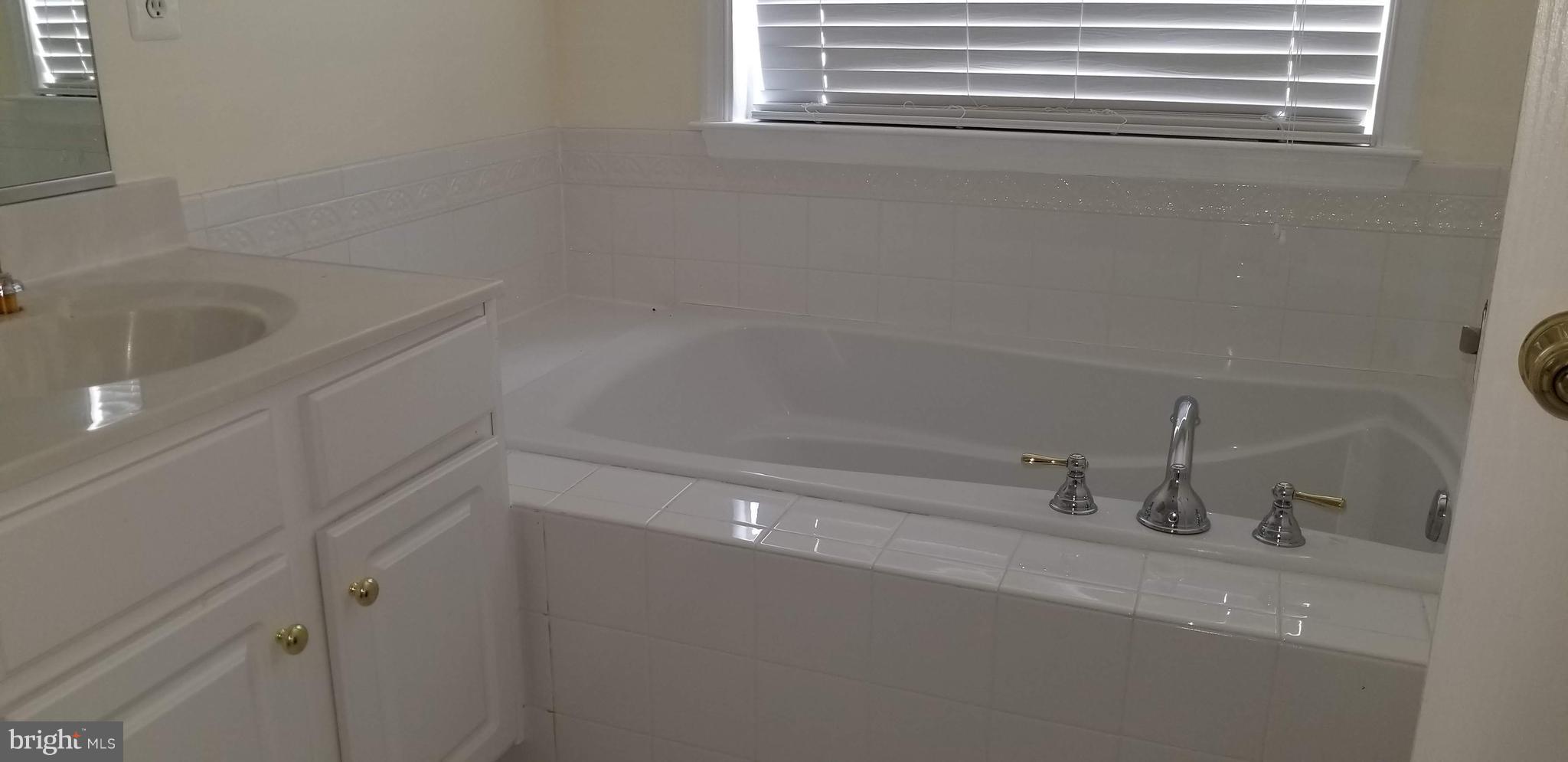 RETREAT AT FAIRWOOD TOWN - Residential Lease