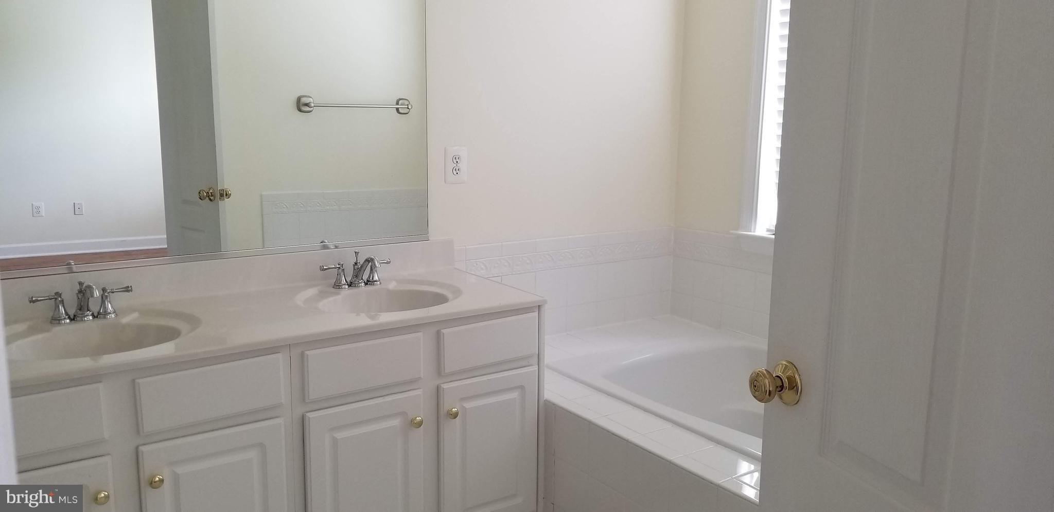 RETREAT AT FAIRWOOD TOWN - Residential Lease