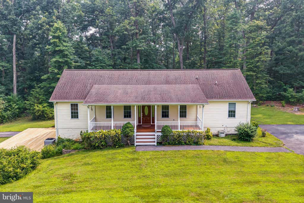 Photo of 86 Iris Lane, FRONT ROYAL, VA 22630 (MLS # VAWR2014472)