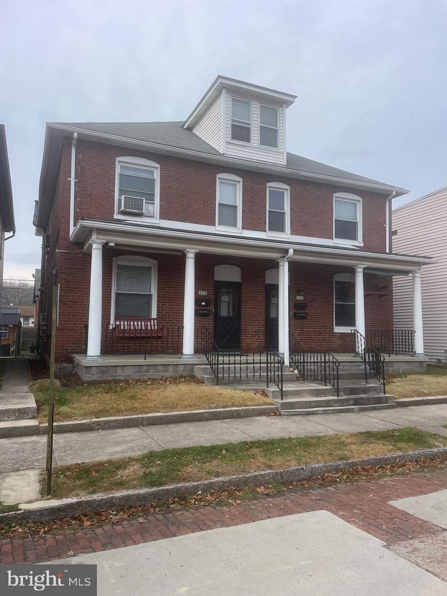 Fabulous single side of duplex with new flooring throughout unit, well maintained unit, lived in by owner.  Mostly renovated in 223.  Unit  has 3 bedrooms and 1.5 bathrooms.  If you have a large family or would like a great place to live this is your new home.  This property is a must see.  Close to everything within the City limits.