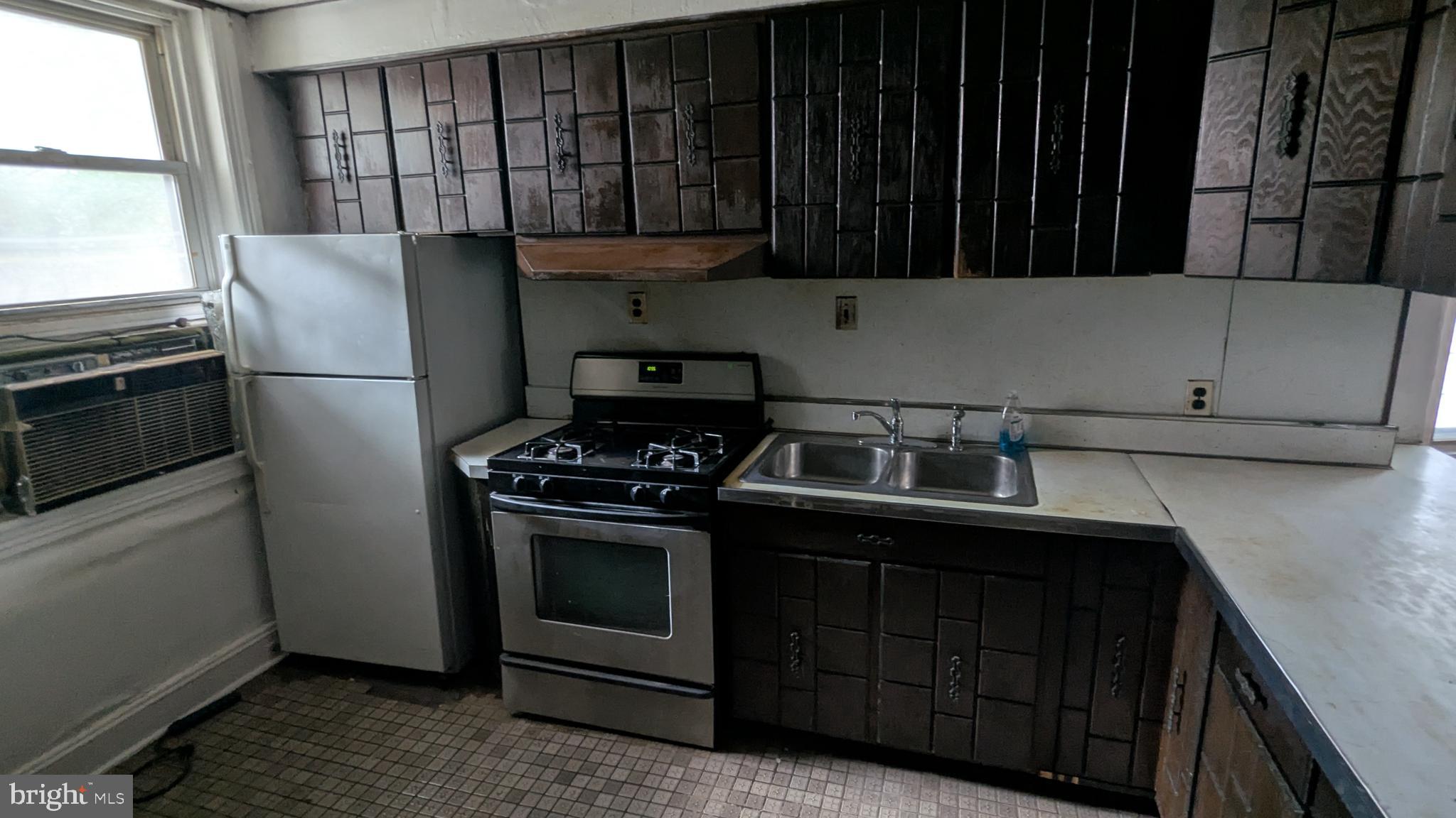 PHILADELPHIA (WEST) - Residential