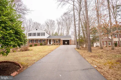12116 Holly Knoll Circle, Great Falls, VA MLS: VAFX2211484