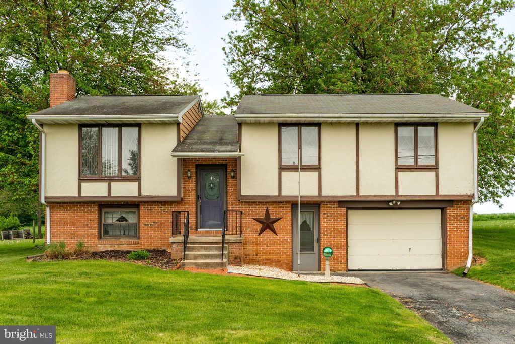 Photo of 1721 Pioneer Road, LANCASTER, PA 17602 (MLS # PALA2071838)