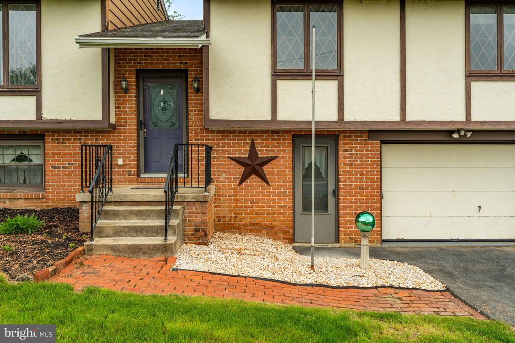 Photo of 1721 Pioneer Road, LANCASTER, PA 17602 (MLS # PALA2071838)