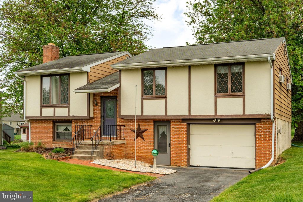 Photo of 1721 Pioneer Road, LANCASTER, PA 17602 (MLS # PALA2071838)