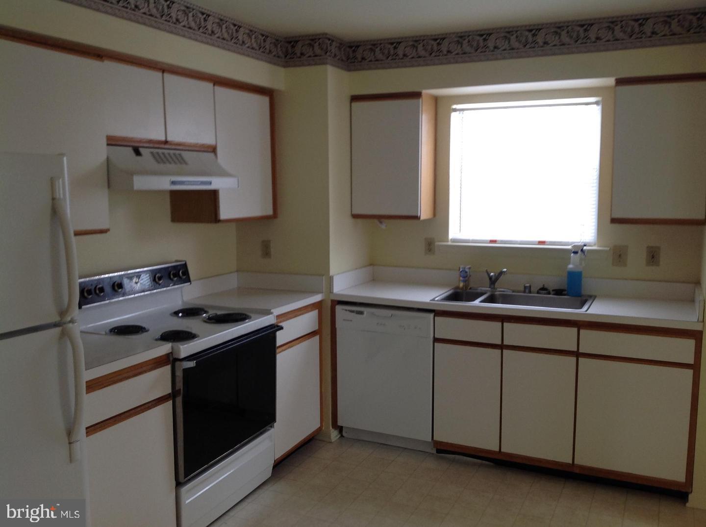 ROBIN MEADOWS - Residential Lease