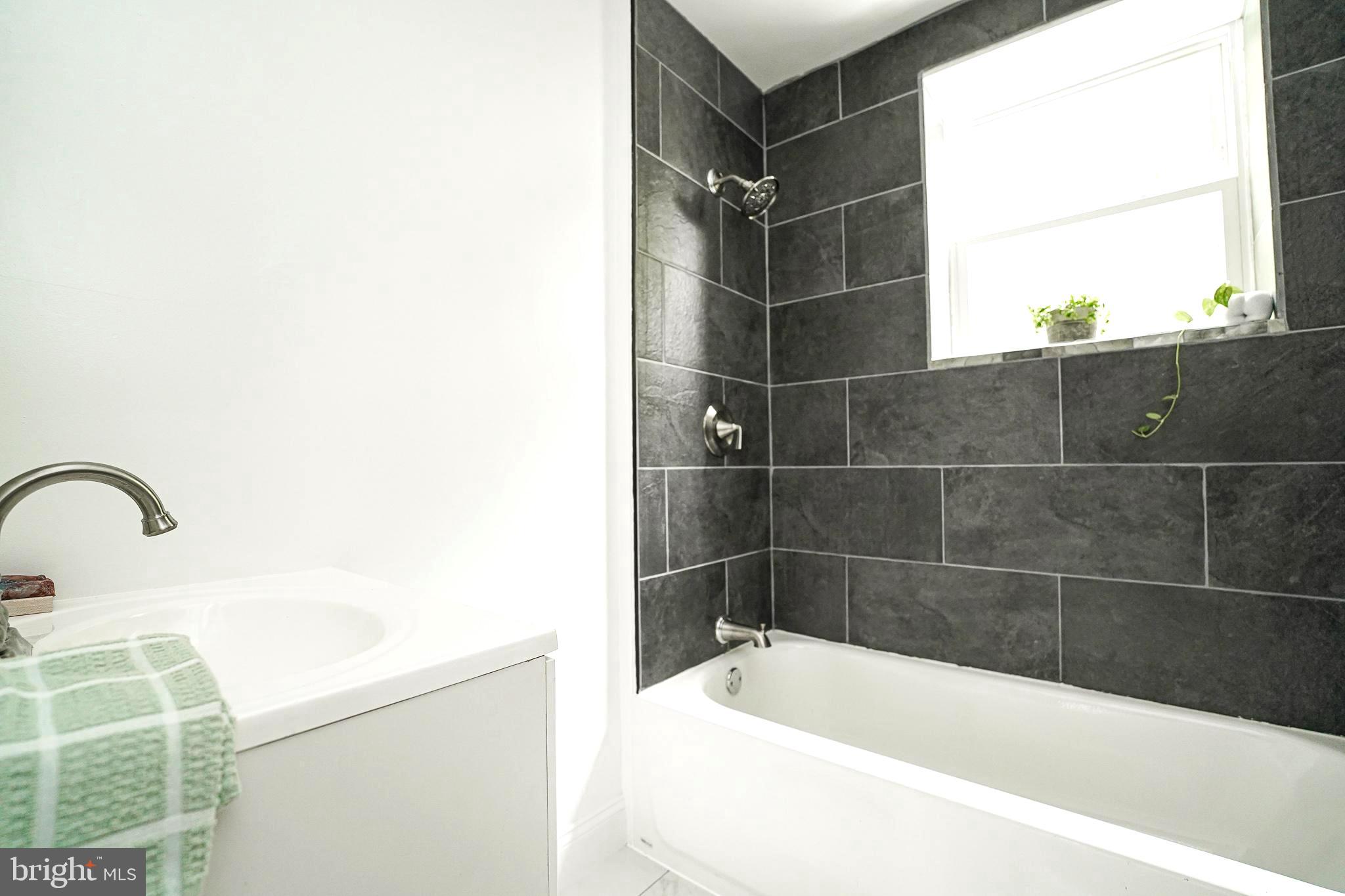 EAST KENSINGTON - Residential