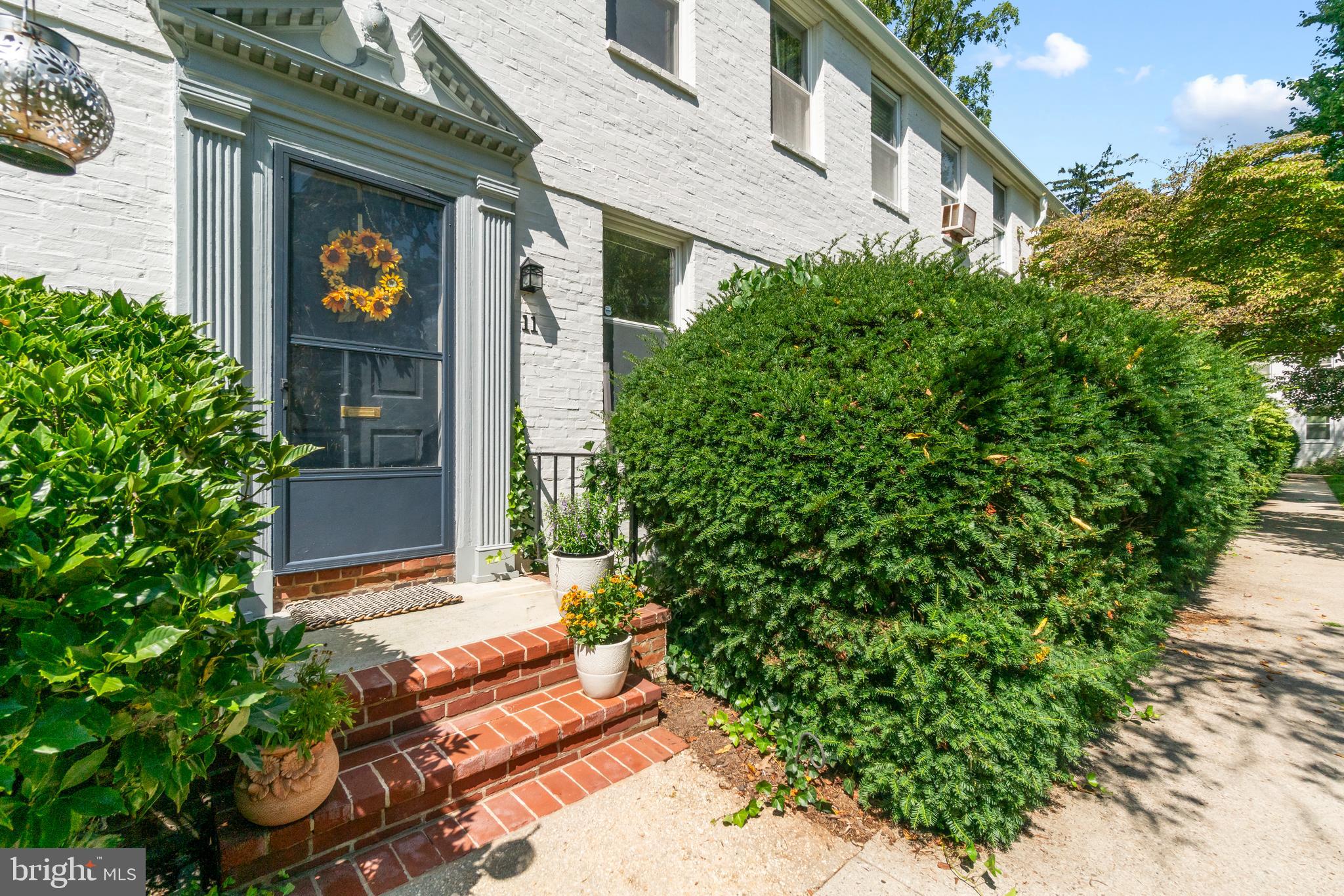 5203 FALLS ROAD 11