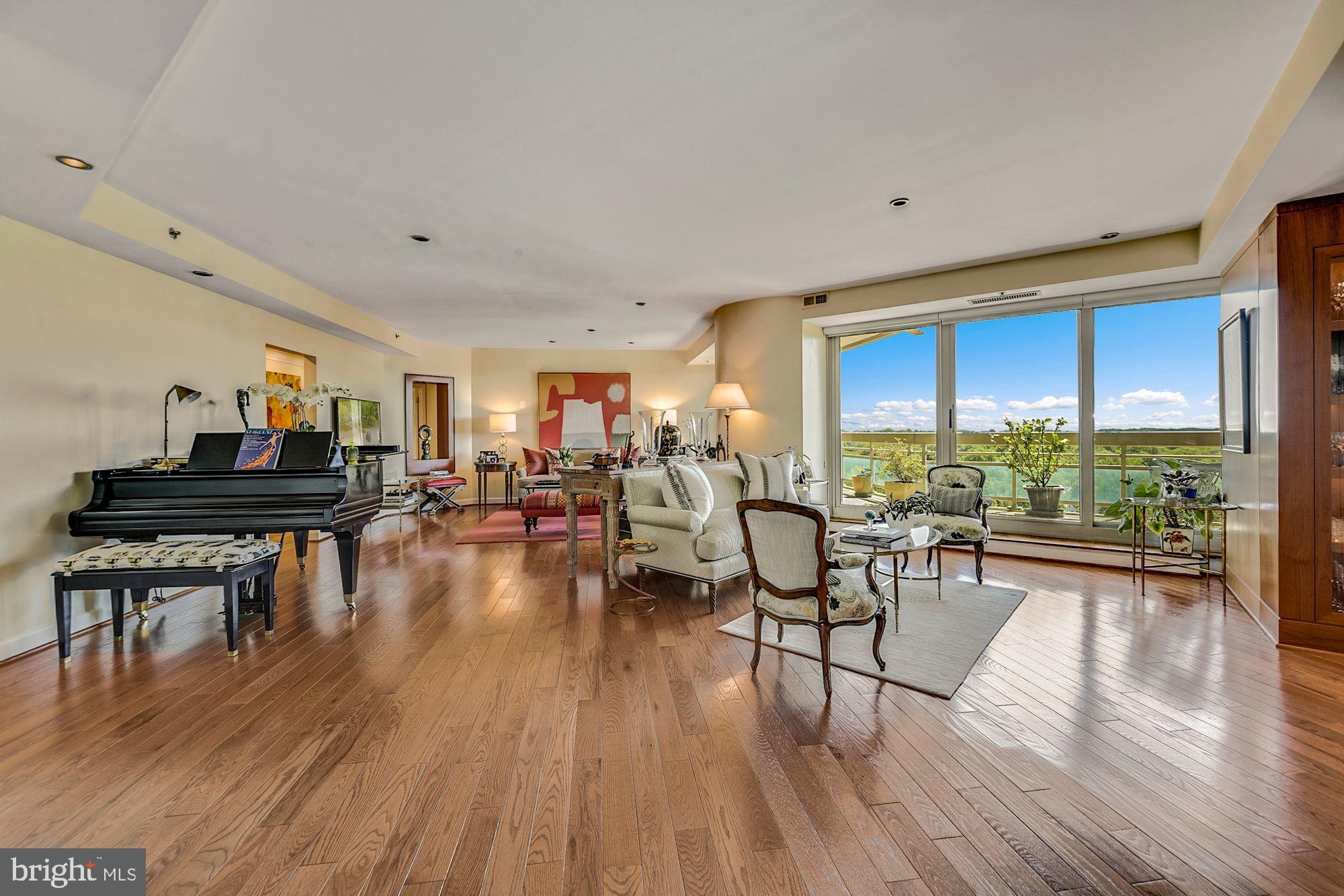 SOMERSET HOUSE - Residential