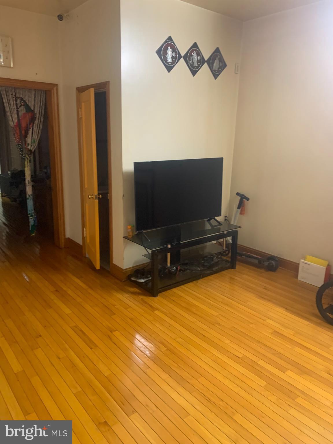 Prime location! Nice spacious house located in the Vibrant Newbold Neighborhood. 4 bedrooms and 2 and a half baths and 2 kitchens (1st Floor and 3rd Floor). Just a block away from the Passyunk Square and its renowed restaurants and cafe. Half a block from di Silverstro playground which is perfect for family. Easy access to transportaion: just 1 block off Broad Street and the subway line.