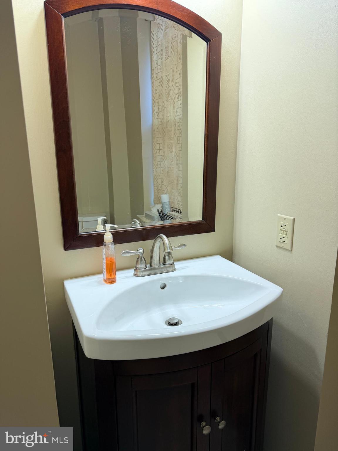 LOWER MOYAMENSING - Commercial Sale