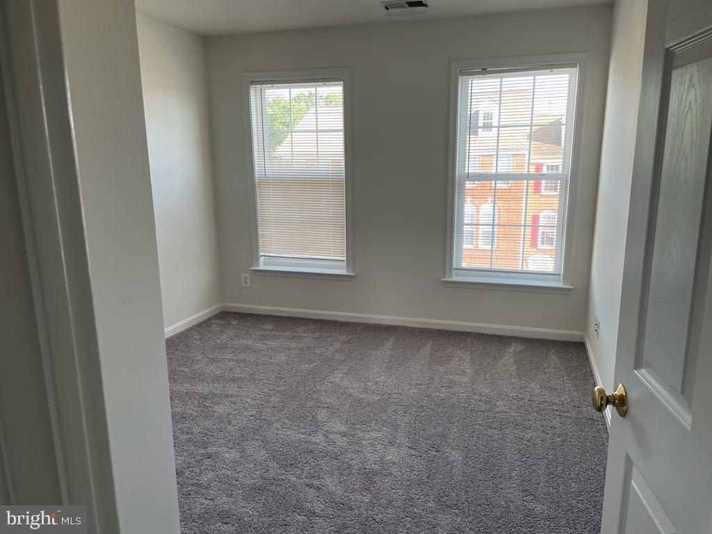 LOUDOUN PARKWAY CENTER - Residential Lease