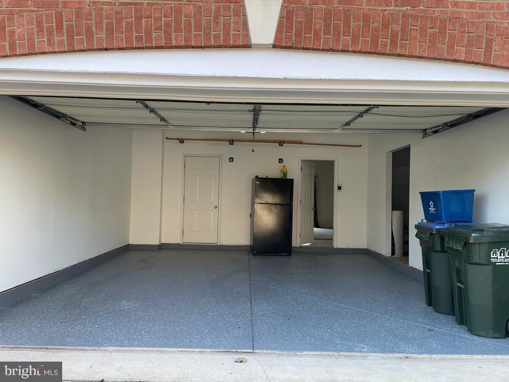 LOUDOUN PARKWAY CENTER - Residential Lease