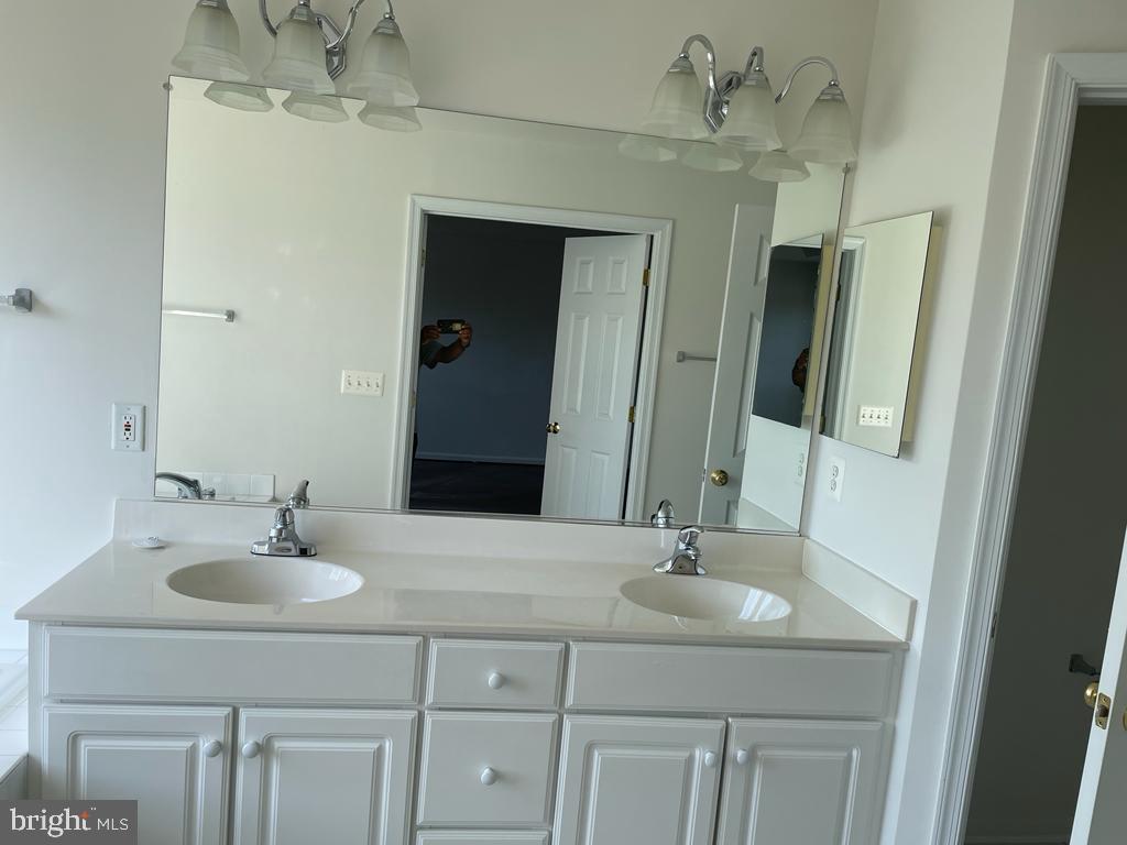 LOUDOUN PARKWAY CENTER - Residential Lease