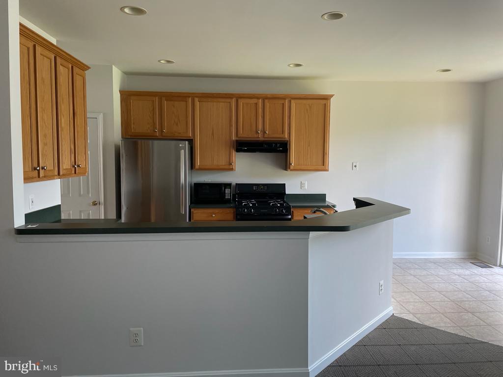 LOUDOUN PARKWAY CENTER - Residential Lease