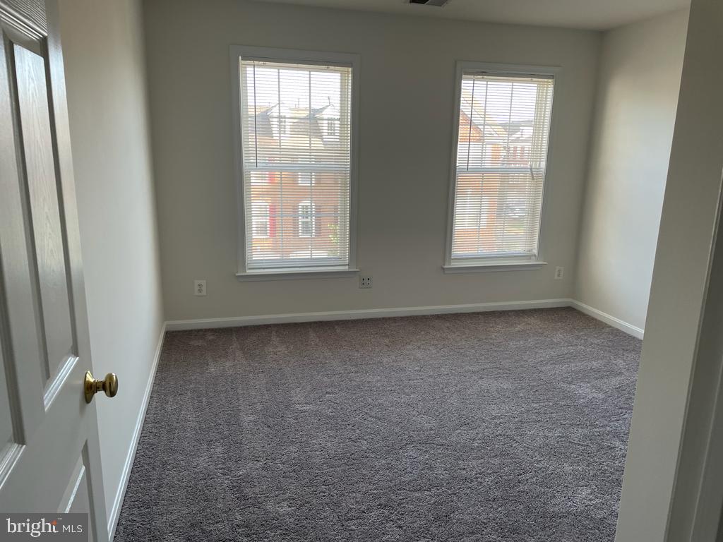 LOUDOUN PARKWAY CENTER - Residential Lease