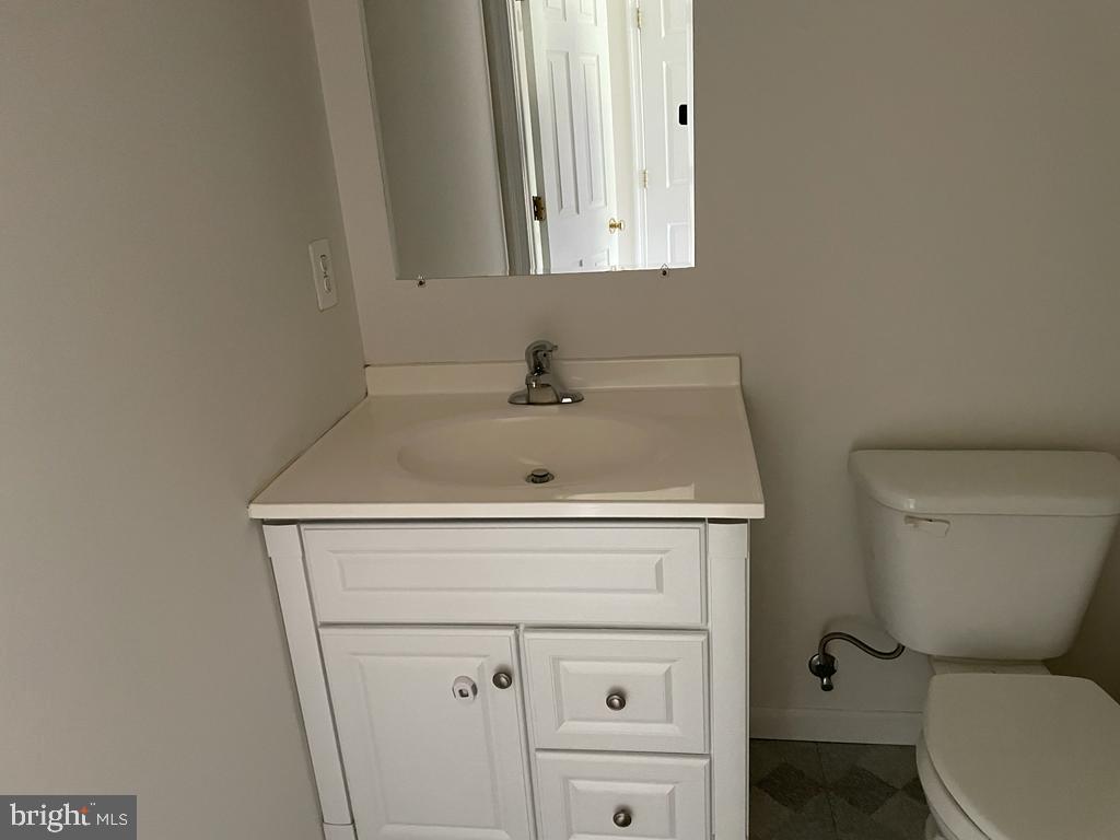 LOUDOUN PARKWAY CENTER - Residential Lease