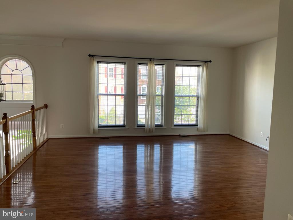 LOUDOUN PARKWAY CENTER - Residential Lease