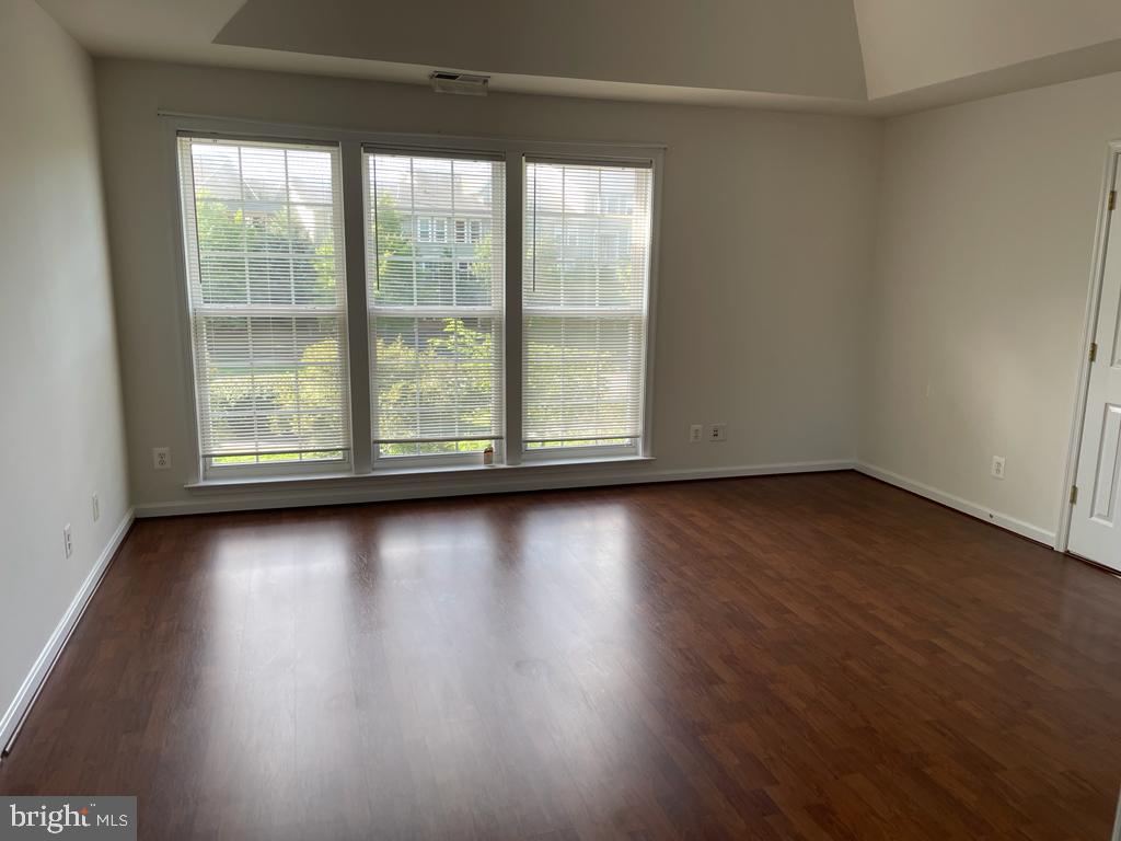 LOUDOUN PARKWAY CENTER - Residential Lease