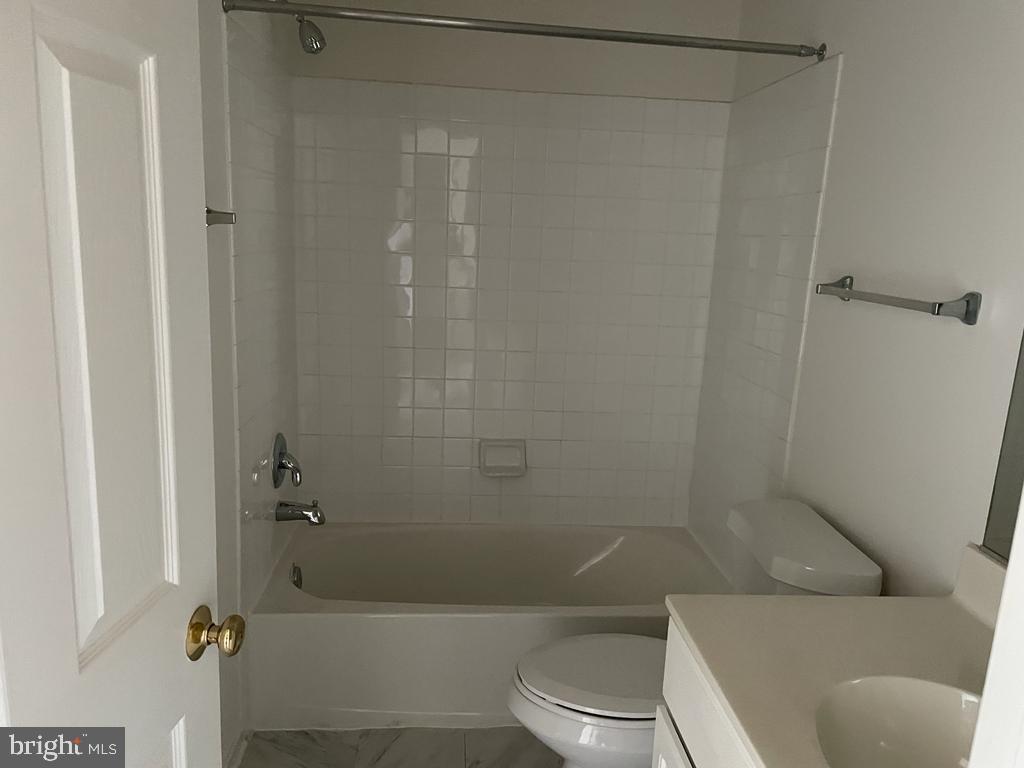 LOUDOUN PARKWAY CENTER - Residential Lease