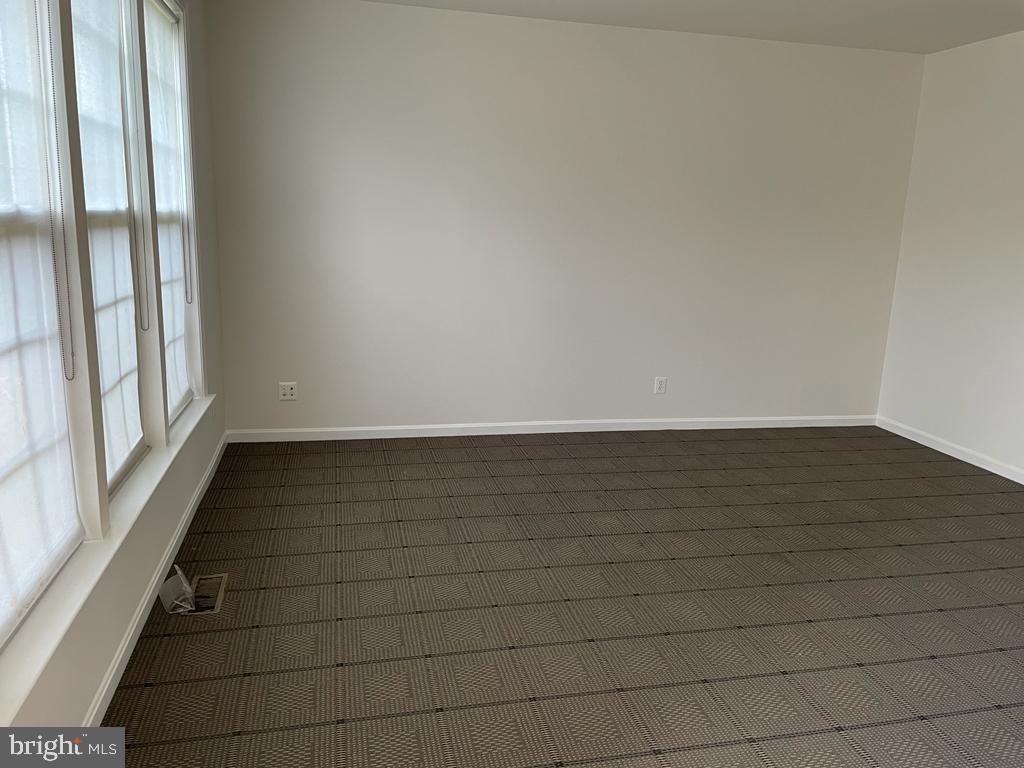 LOUDOUN PARKWAY CENTER - Residential Lease