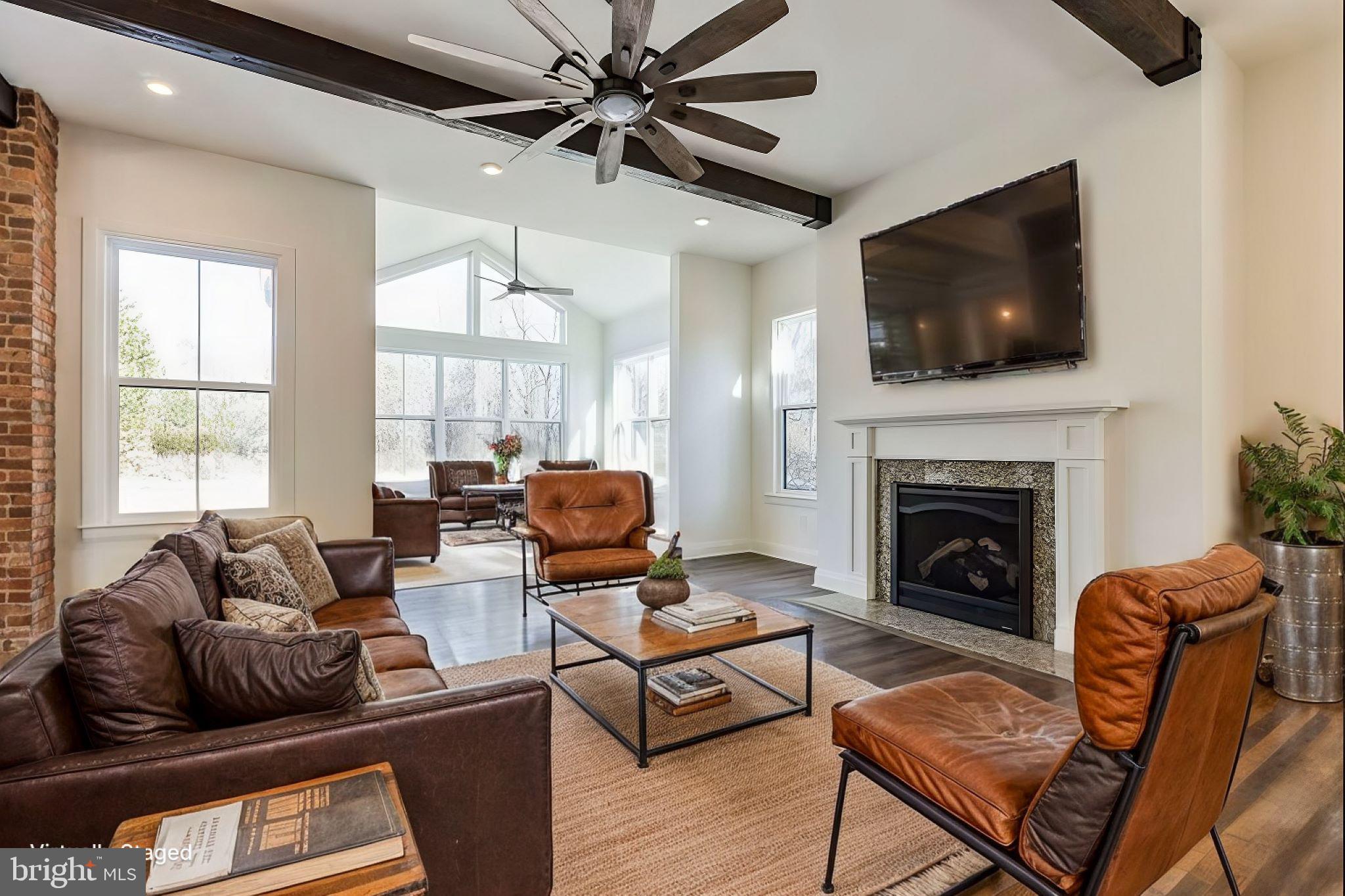 GREAT BOHEMIA MANO - Residential