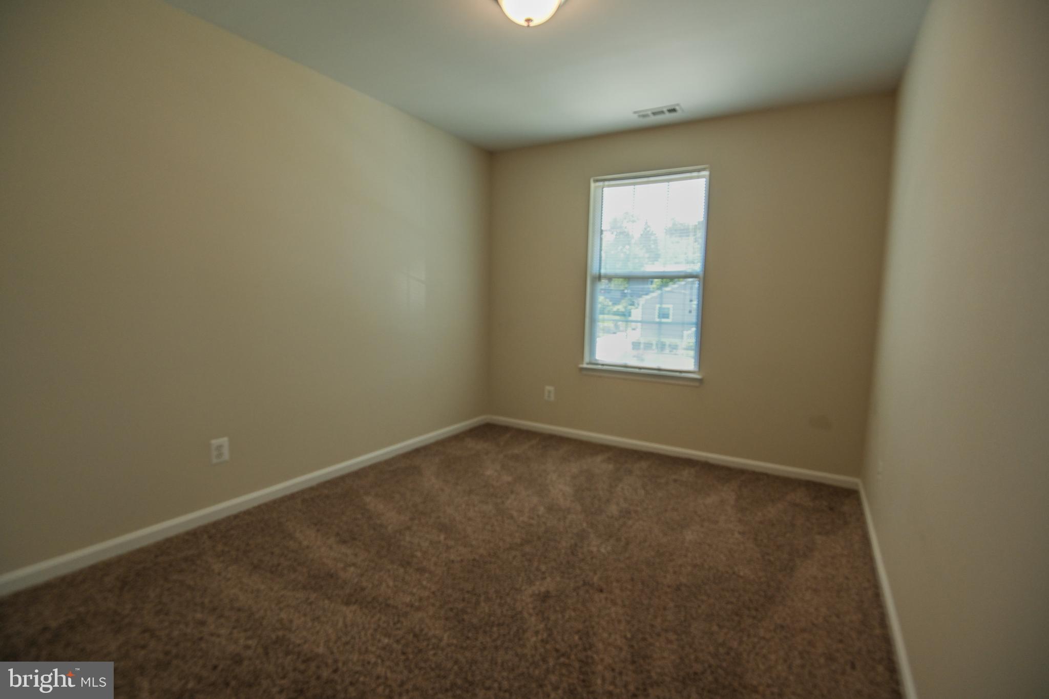 LANDSDOWNE - Residential Lease