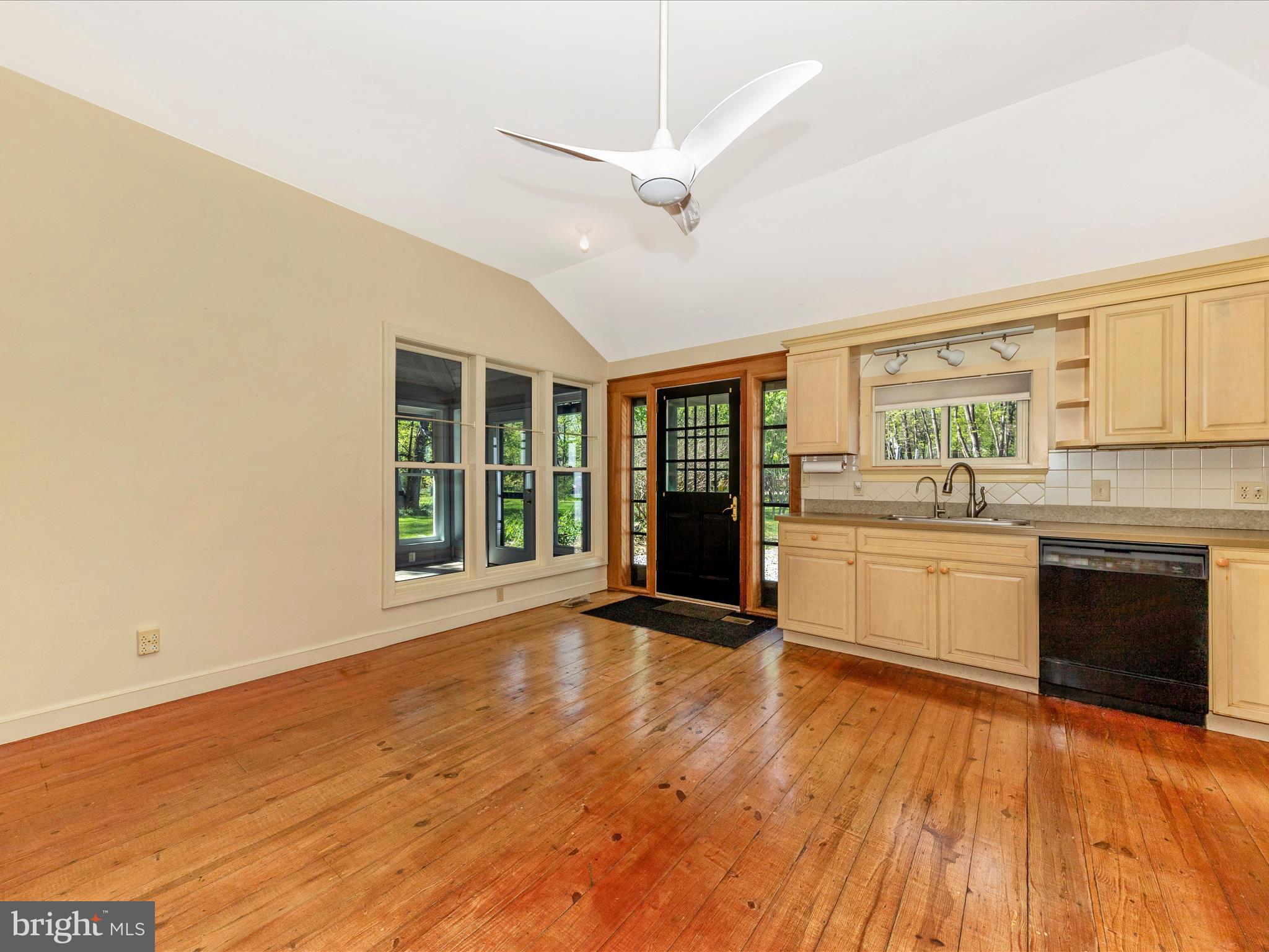 CLAYMONT CHASE - Residential