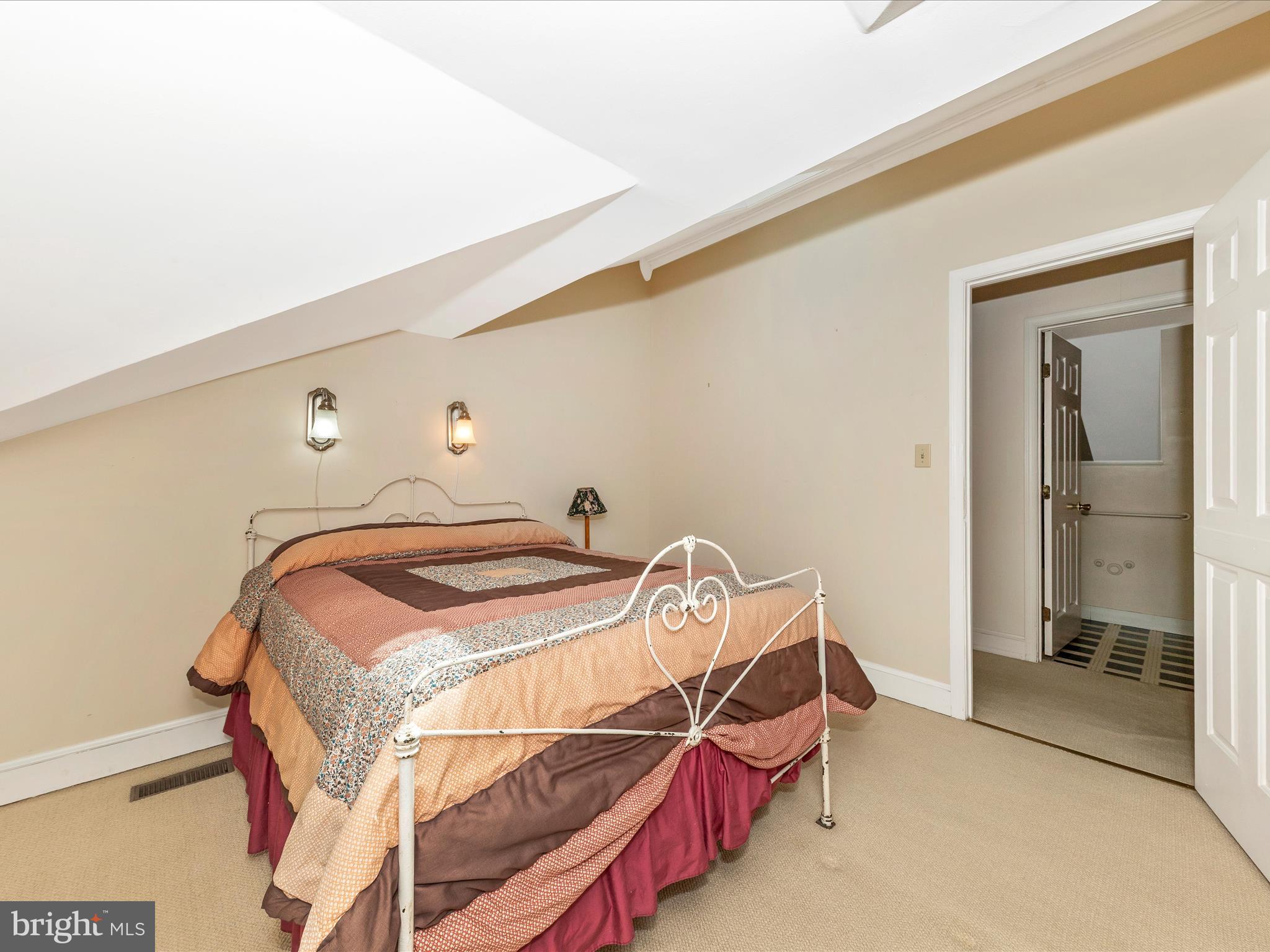 CLAYMONT CHASE - Residential