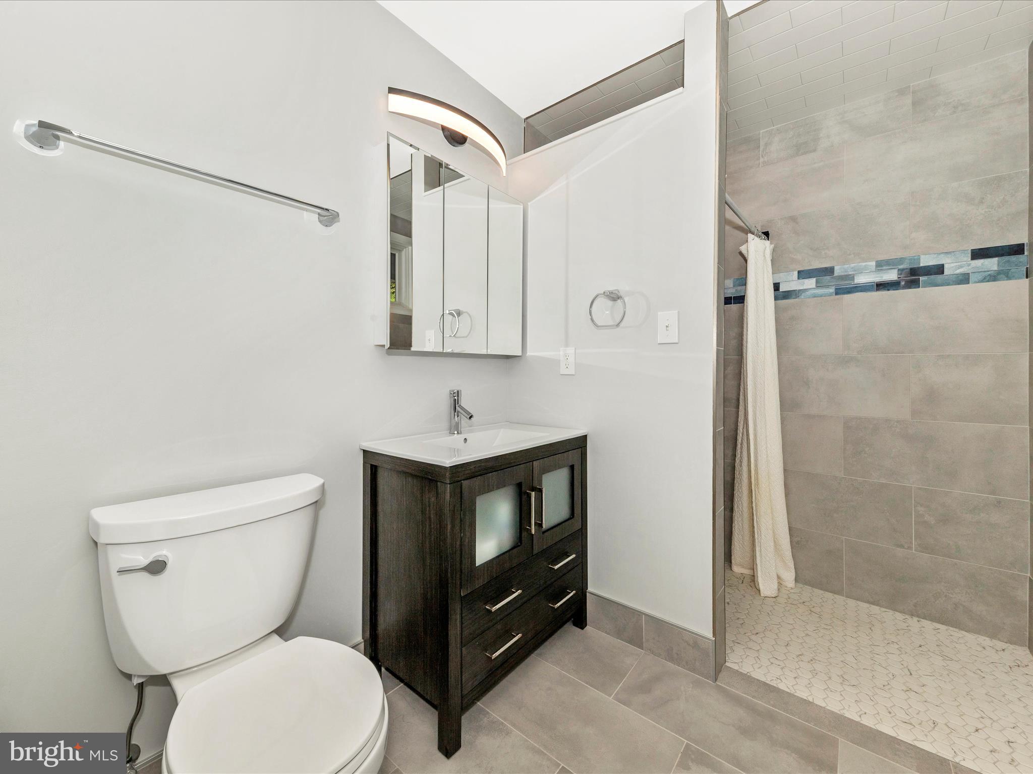 CLAYMONT CHASE - Residential