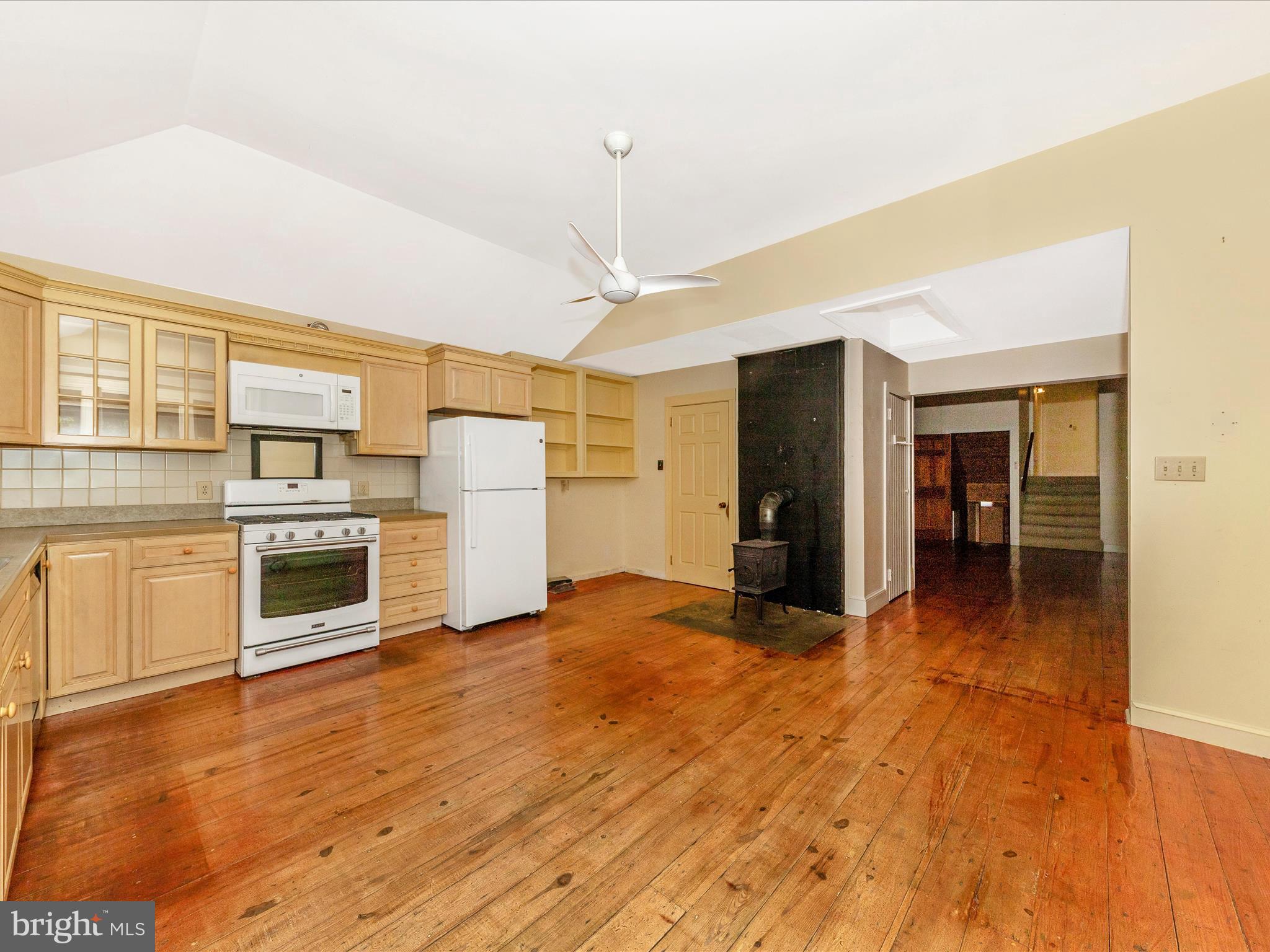 CLAYMONT CHASE - Residential