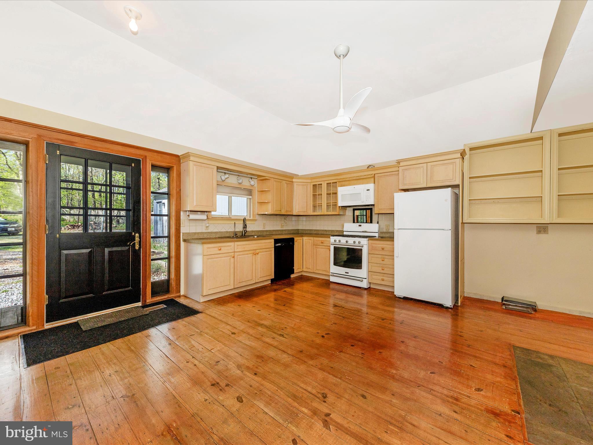 CLAYMONT CHASE - Residential